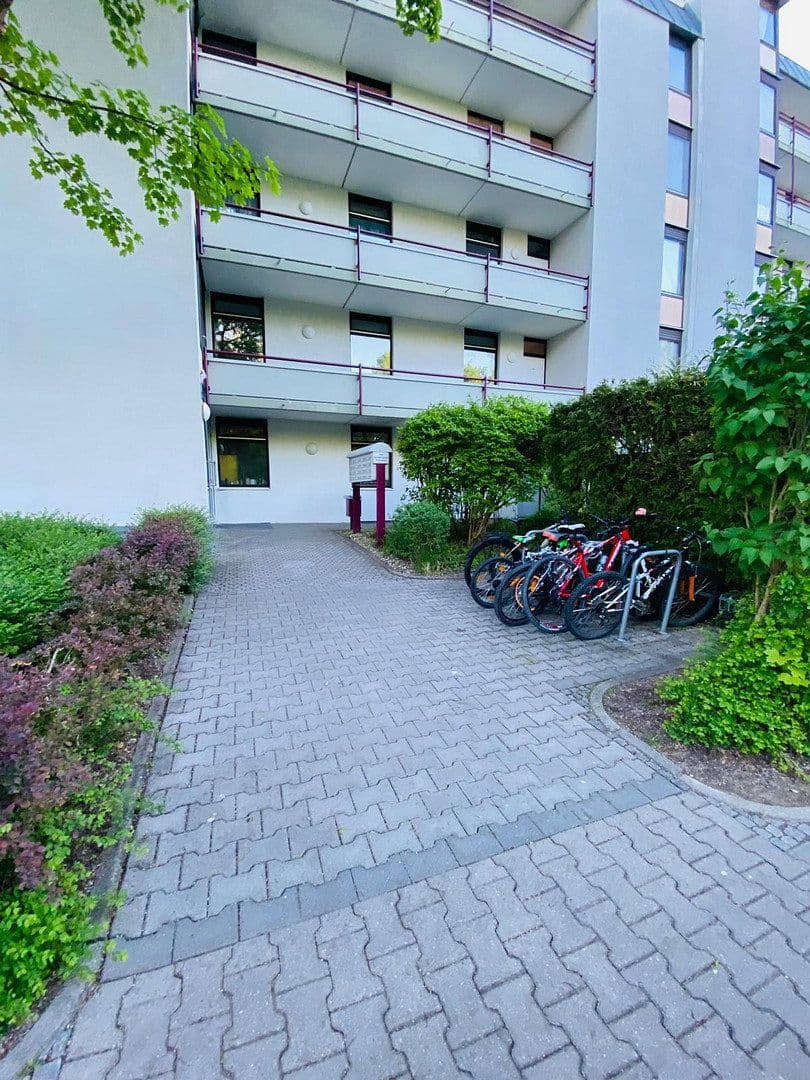 Pronájem bytu 3+1 89 m², Johanneskirchner Straße 138, München, Bavorsko Pronájem bytu 3+1 89 m², Johanneskirchner Straße 138, München, Bavorsko