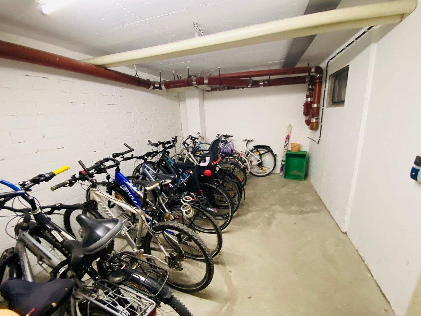 Pronájem bytu 3+1 89 m², Johanneskirchner Straße 138, München, Bavorsko Pronájem bytu 3+1 89 m², Johanneskirchner Straße 138, München, Bavorsko