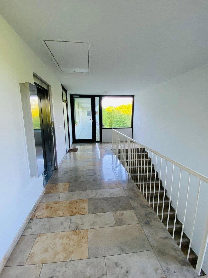Pronájem bytu 3+1 89 m², Johanneskirchner Straße 138, München, Bavorsko Pronájem bytu 3+1 89 m², Johanneskirchner Straße 138, München, Bavorsko
