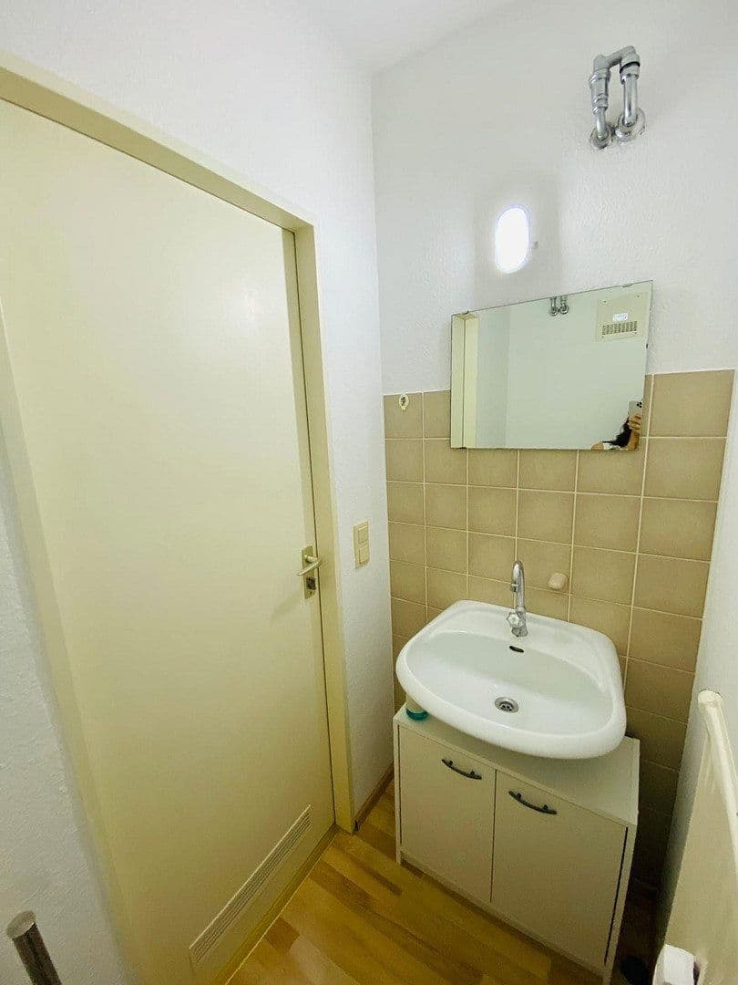 Pronájem bytu 3+1 89 m², Johanneskirchner Straße 138, München, Bavorsko Pronájem bytu 3+1 89 m², Johanneskirchner Straße 138, München, Bavorsko