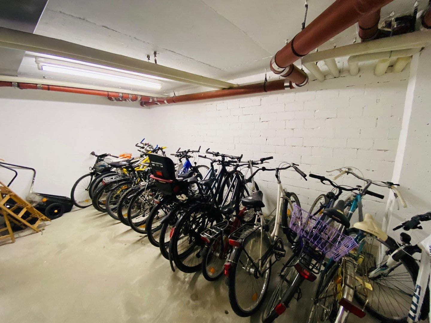 Pronájem bytu 3+1 89 m², Johanneskirchner Straße 138, München, Bavorsko Pronájem bytu 3+1 89 m², Johanneskirchner Straße 138, München, Bavorsko