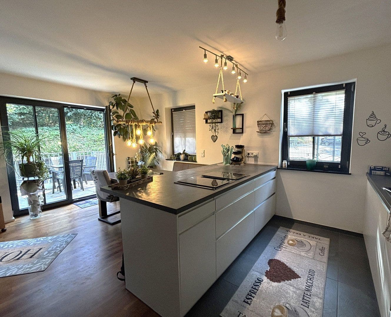Pronájem bytu 2+1 70 m², Mertesdorf, Porýní-Falc Pronájem bytu 2+1 70 m², Mertesdorf, Porýní-Falc
