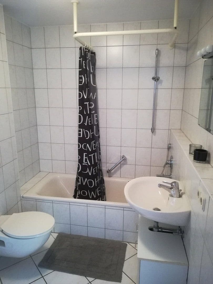 Pronájem bytu 1+kk 41 m², Grabenstr. 30, Weissach, Bádensko-Württembersko Pronájem bytu 1+kk 41 m², Grabenstr. 30, Weissach, Bádensko-Württembersko