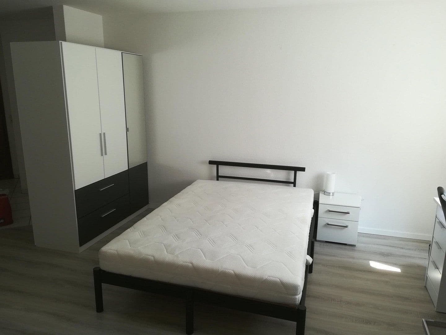 Pronájem bytu 1+kk 41 m², Grabenstr. 30, Weissach, Bádensko-Württembersko Pronájem bytu 1+kk 41 m², Grabenstr. 30, Weissach, Bádensko-Württembersko