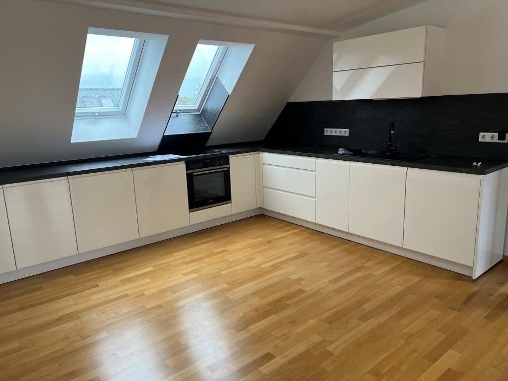 Pronájem bytu 3+kk 104 m², Finsterwalder Str. 25, Rosenheim, Bavorsko Pronájem bytu 3+kk 104 m², Finsterwalder Str. 25, Rosenheim, Bavorsko