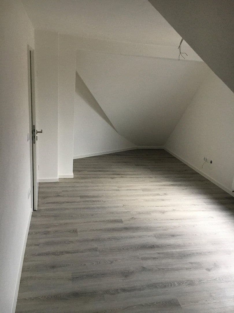 Pronájem bytu 3+1 90 m², Marburger Str. 88, Marburg, Hessen Pronájem bytu 3+1 90 m², Marburger Str. 88, Marburg, Hessen