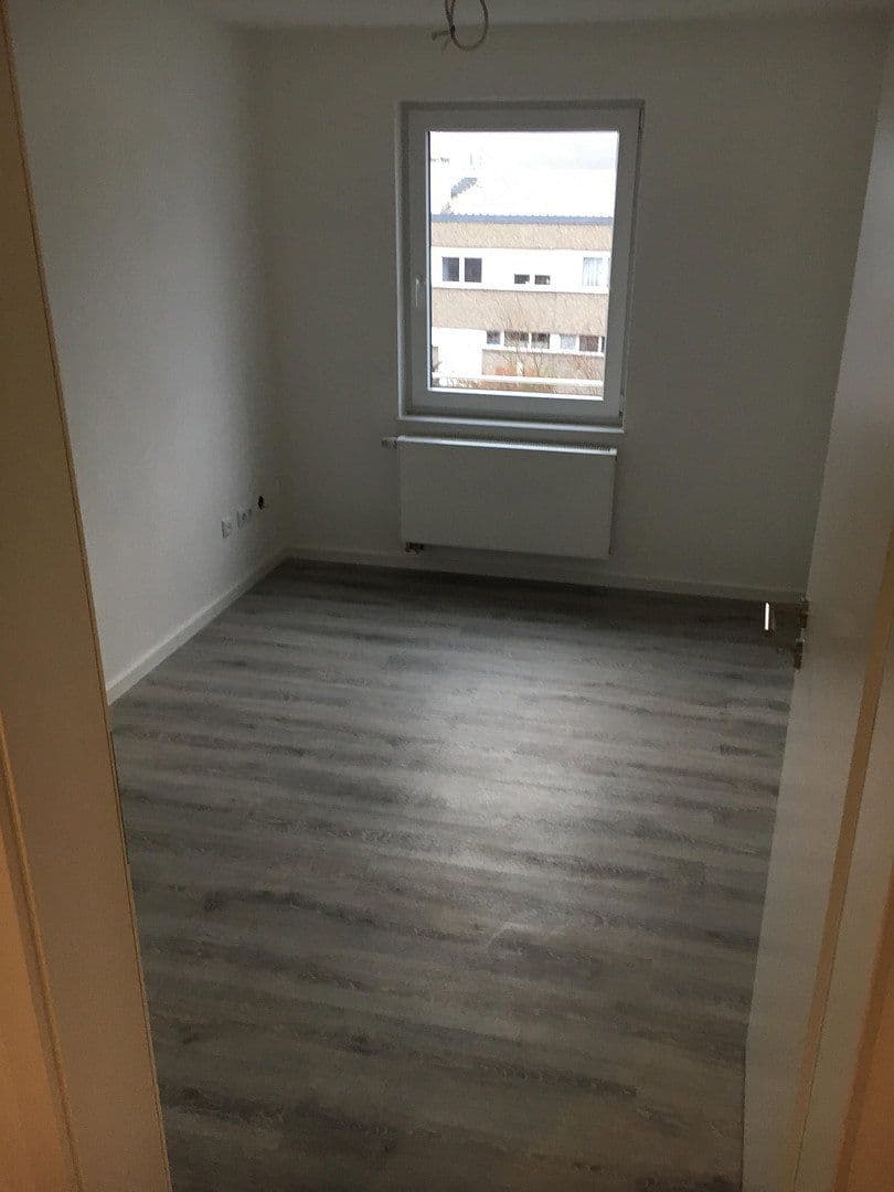 Pronájem bytu 3+1 90 m², Marburger Str. 88, Marburg, Hessen Pronájem bytu 3+1 90 m², Marburger Str. 88, Marburg, Hessen
