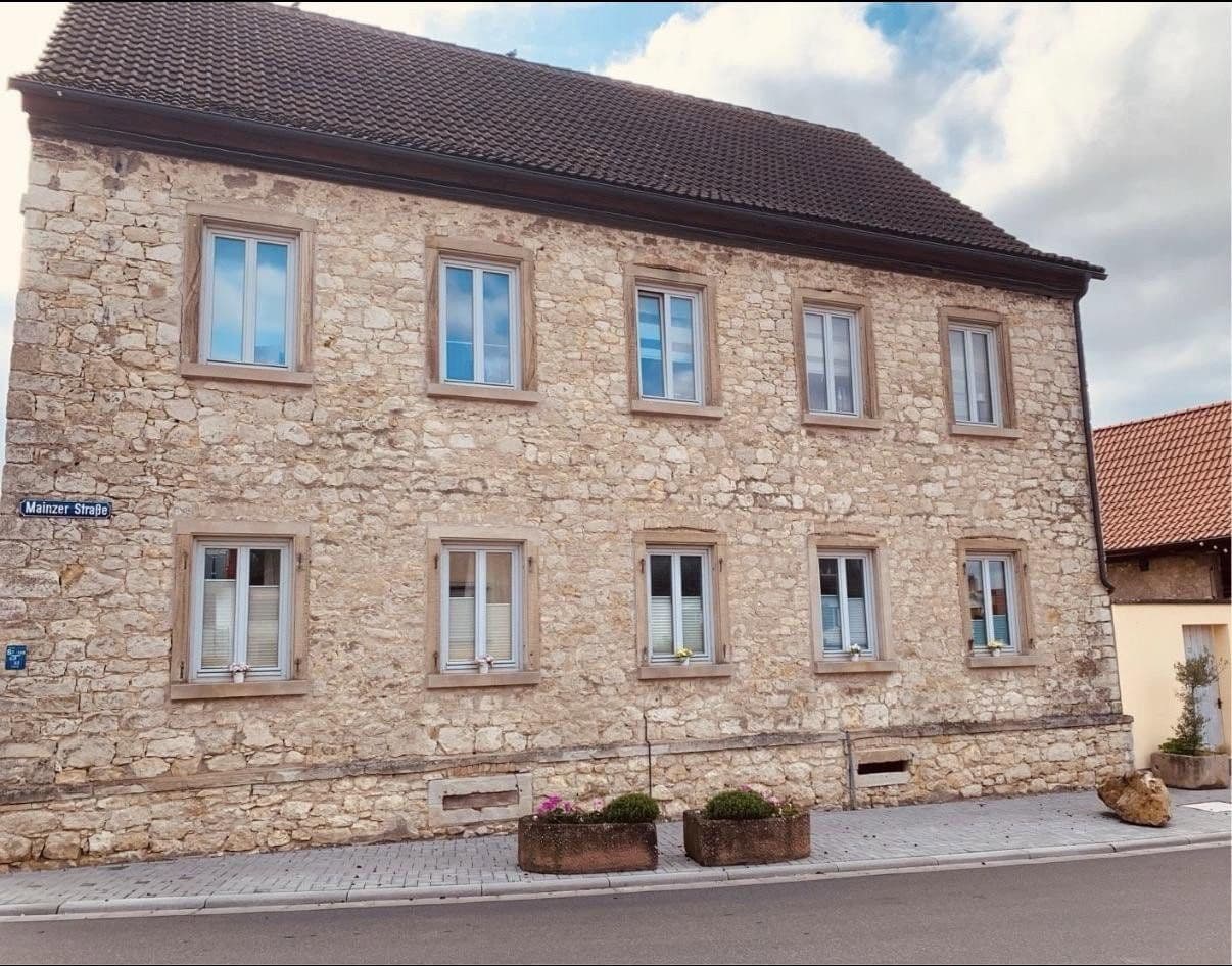Prodej domu 326 m², pozemek 600 m², Stadecken-Elsheim, Porýní-Falc Prodej domu 326 m², pozemek 600 m², Stadecken-Elsheim, Porýní-Falc