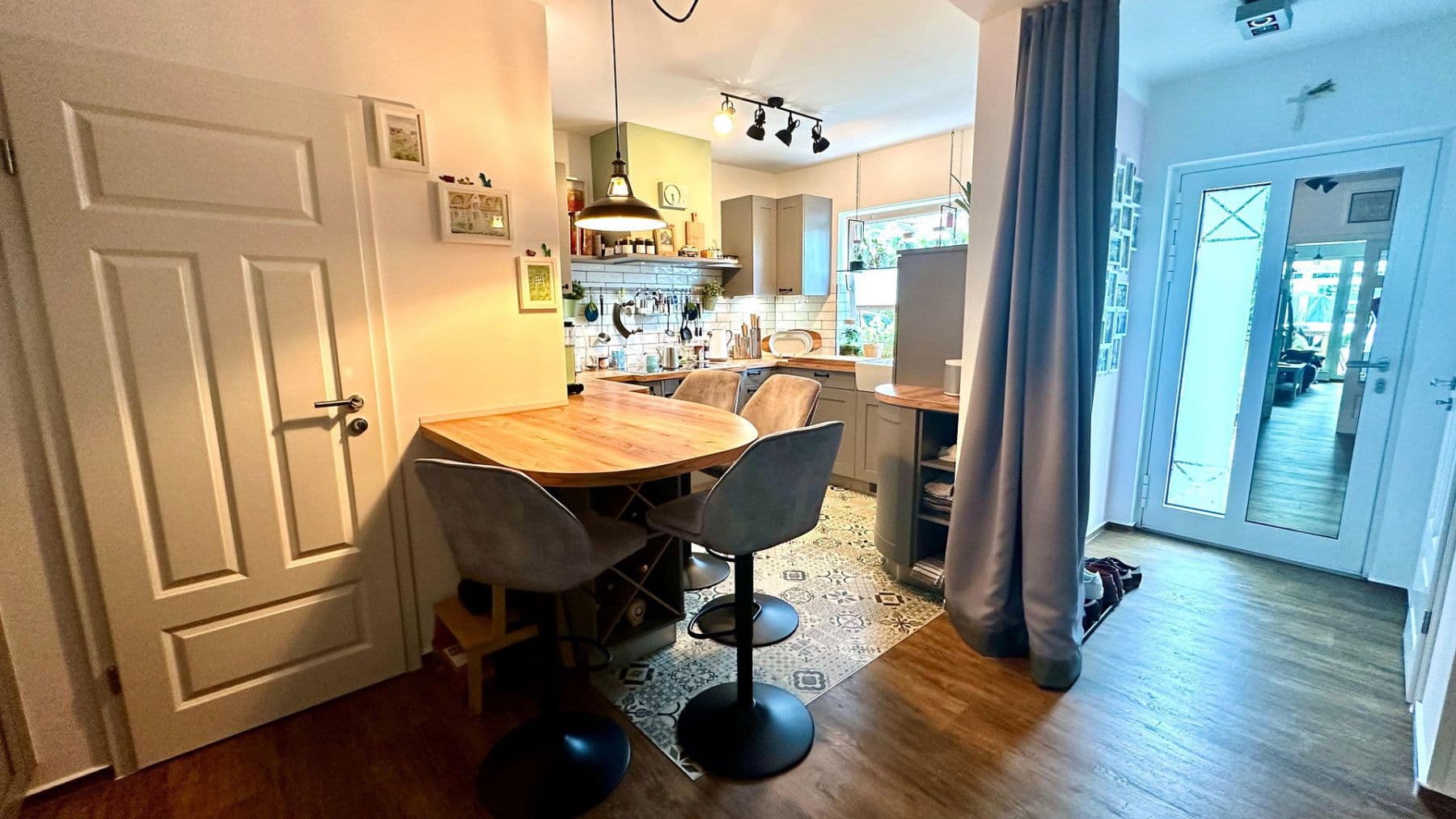 Prodej domu 160 m², pozemek 282 m², Bassenheim, Porýní-Falc Prodej domu 160 m², pozemek 282 m², Bassenheim, Porýní-Falc