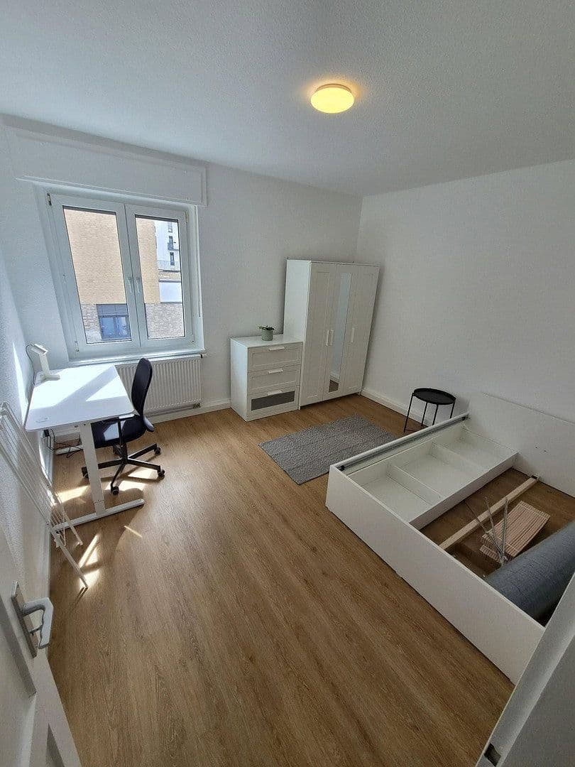 Pronájem bytu 3+1 80 m², Lorenzstr. 2, Karlsruhe, Bádensko-Württembersko Pronájem bytu 3+1 80 m², Lorenzstr. 2, Karlsruhe, Bádensko-Württembersko