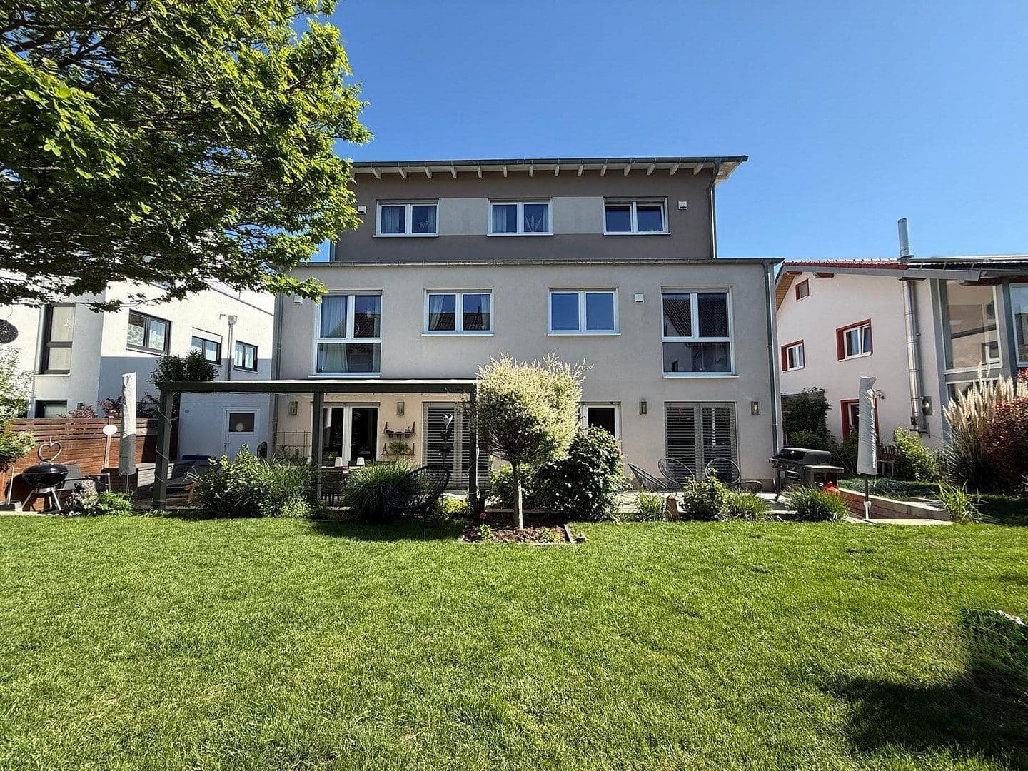 Pronájem domu 120 m², pozemek 250 m², Friedberg (Hessen), Hessen Pronájem domu 120 m², pozemek 250 m², Friedberg (Hessen), Hessen