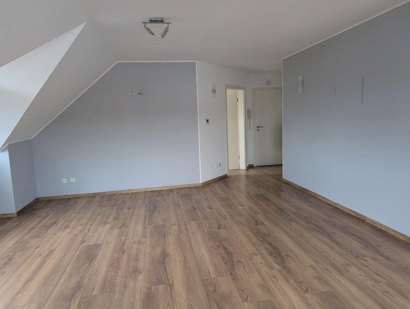 Prodej bytu 2+1 62 m², Nackenheim, Porýní-Falc Prodej bytu 2+1 62 m², Nackenheim, Porýní-Falc