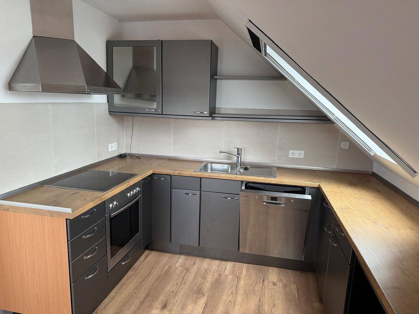 Prodej bytu 2+1 62 m², Nackenheim, Porýní-Falc Prodej bytu 2+1 62 m², Nackenheim, Porýní-Falc