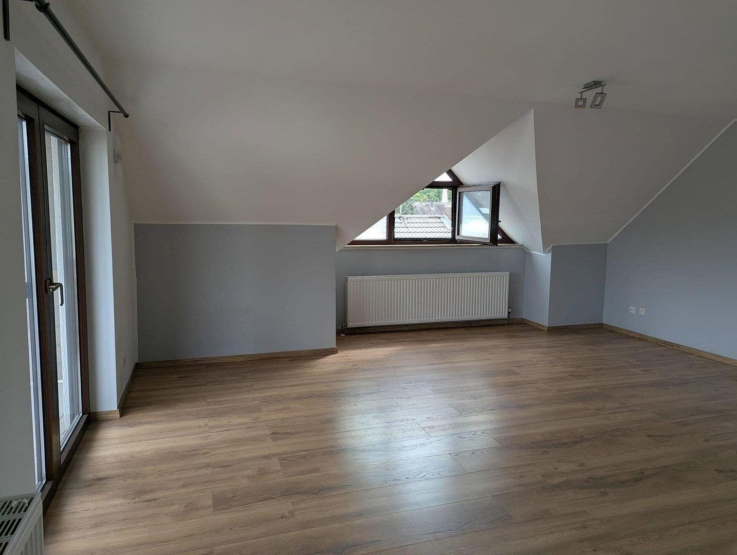 Prodej bytu 2+1 62 m², Nackenheim, Porýní-Falc Prodej bytu 2+1 62 m², Nackenheim, Porýní-Falc
