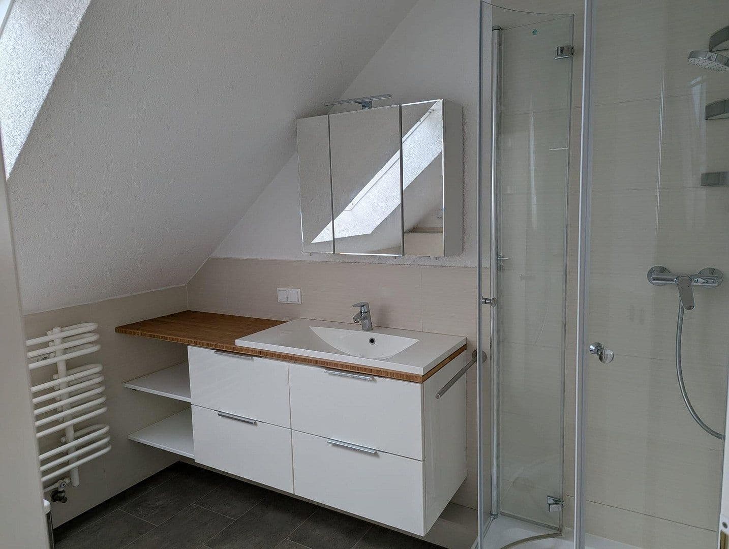 Prodej bytu 2+1 62 m², Nackenheim, Porýní-Falc Prodej bytu 2+1 62 m², Nackenheim, Porýní-Falc