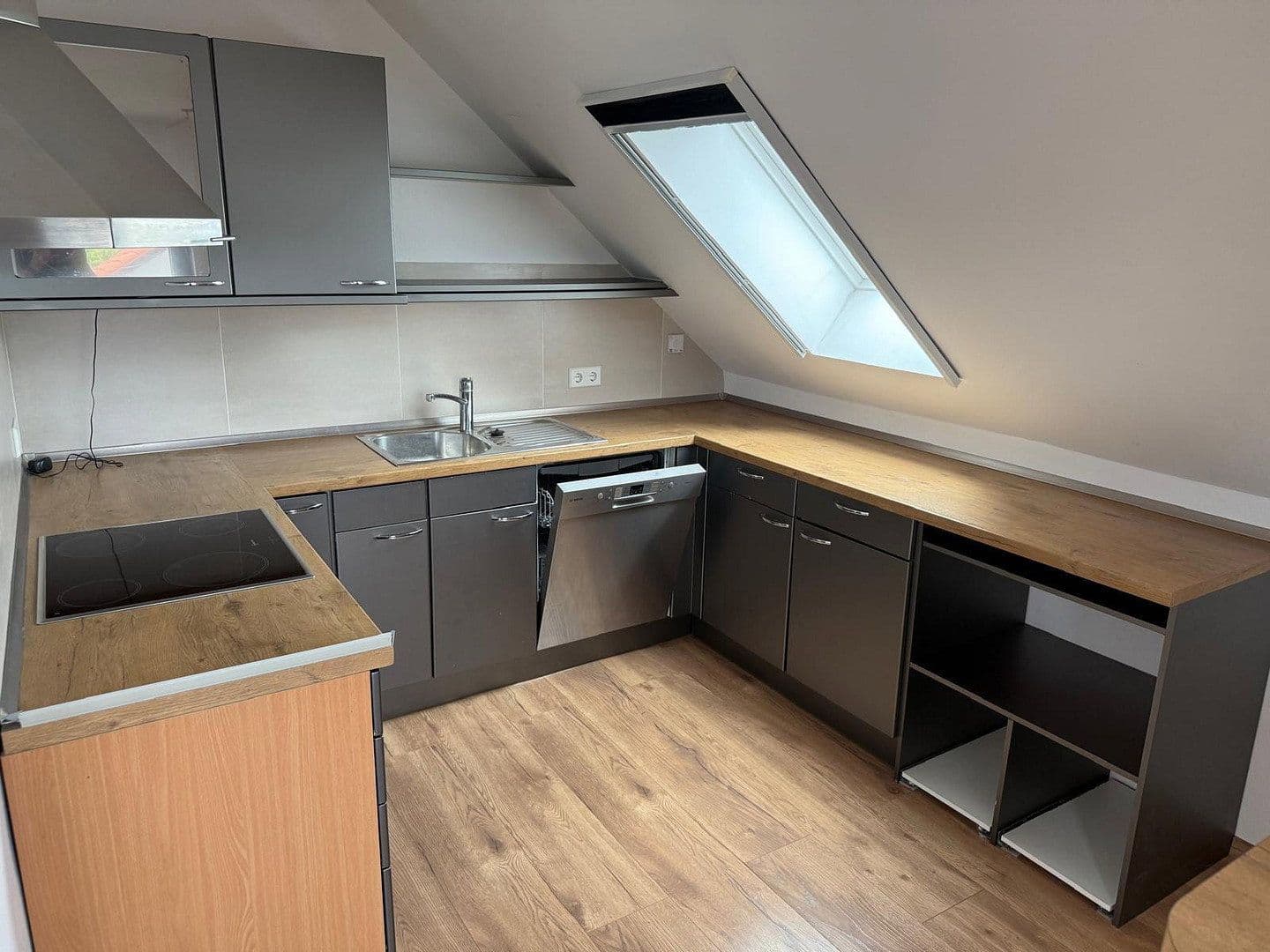 Prodej bytu 2+1 62 m², Nackenheim, Porýní-Falc Prodej bytu 2+1 62 m², Nackenheim, Porýní-Falc