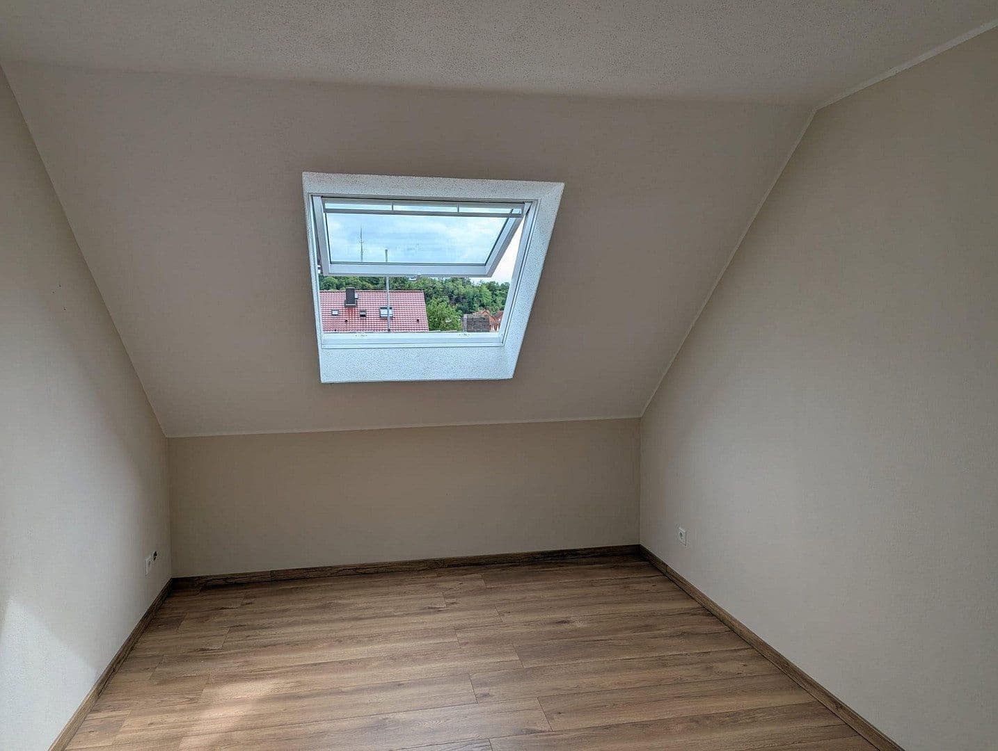 Prodej bytu 2+1 62 m², Nackenheim, Porýní-Falc Prodej bytu 2+1 62 m², Nackenheim, Porýní-Falc