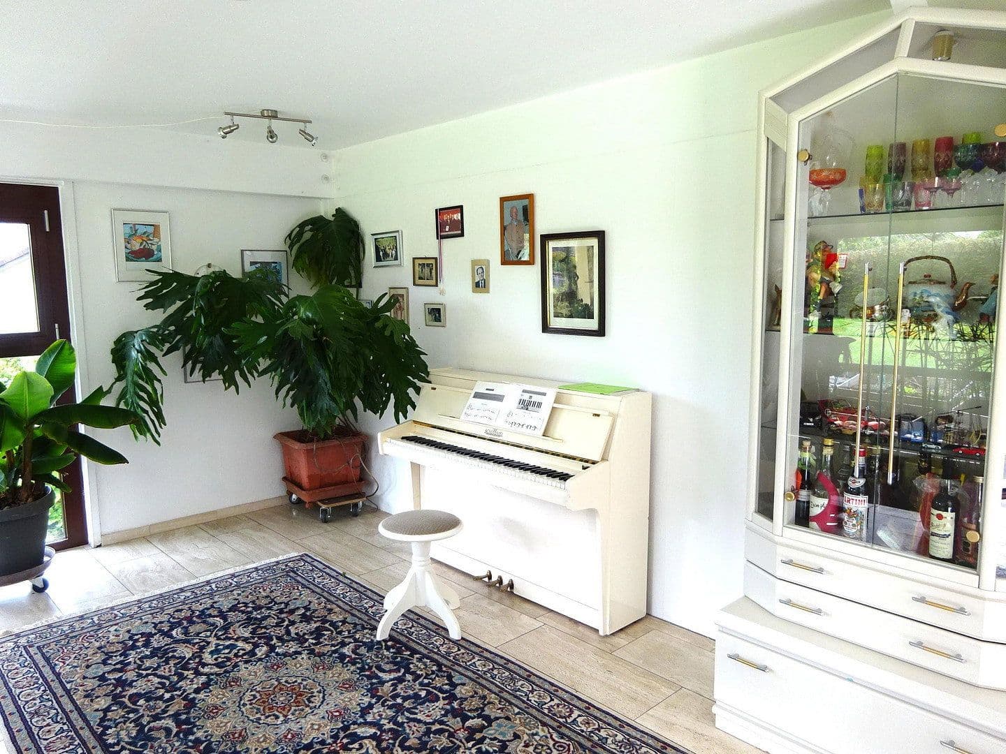 Pronájem bytu 6+1 290 m², Aichwald, Bádensko-Württembersko Pronájem bytu 6+1 290 m², Aichwald, Bádensko-Württembersko
