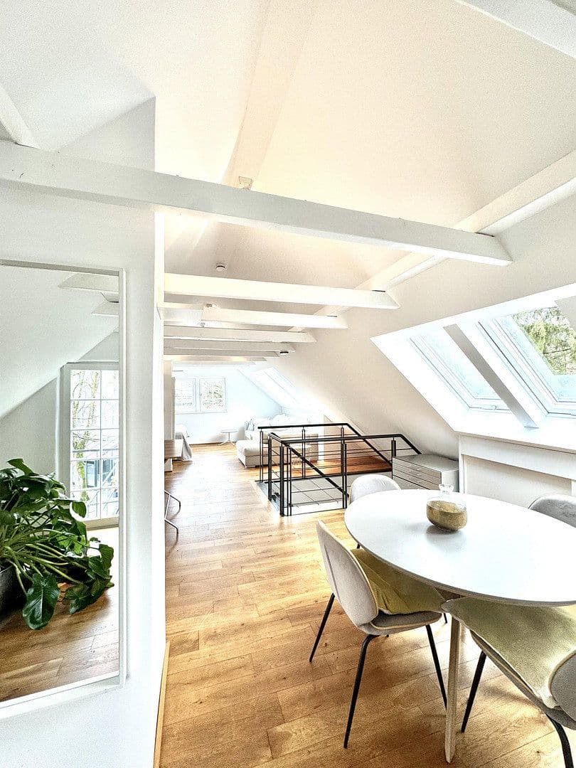 Prodej domu 375 m², pozemek 388 m², Bergisch Gladbach, Severní Porýní-Vestfálsko Prodej domu 375 m², pozemek 388 m², Bergisch Gladbach, Severní Porýní-Vestfálsko