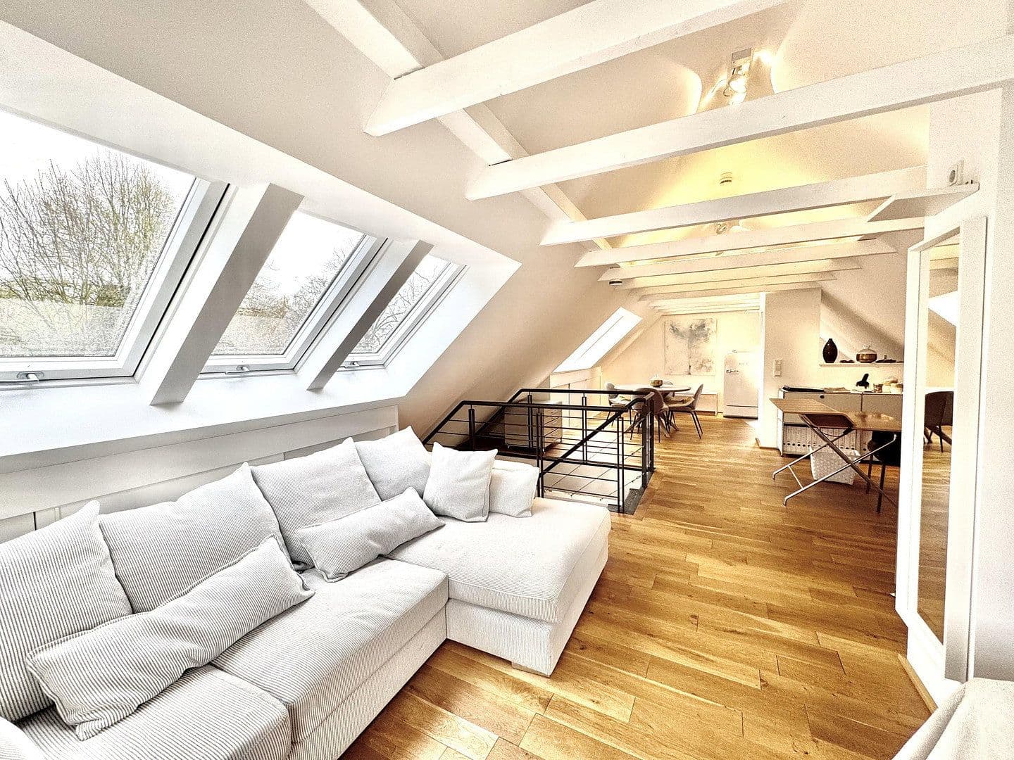 Prodej domu 375 m², pozemek 388 m², Bergisch Gladbach, Severní Porýní-Vestfálsko Prodej domu 375 m², pozemek 388 m², Bergisch Gladbach, Severní Porýní-Vestfálsko