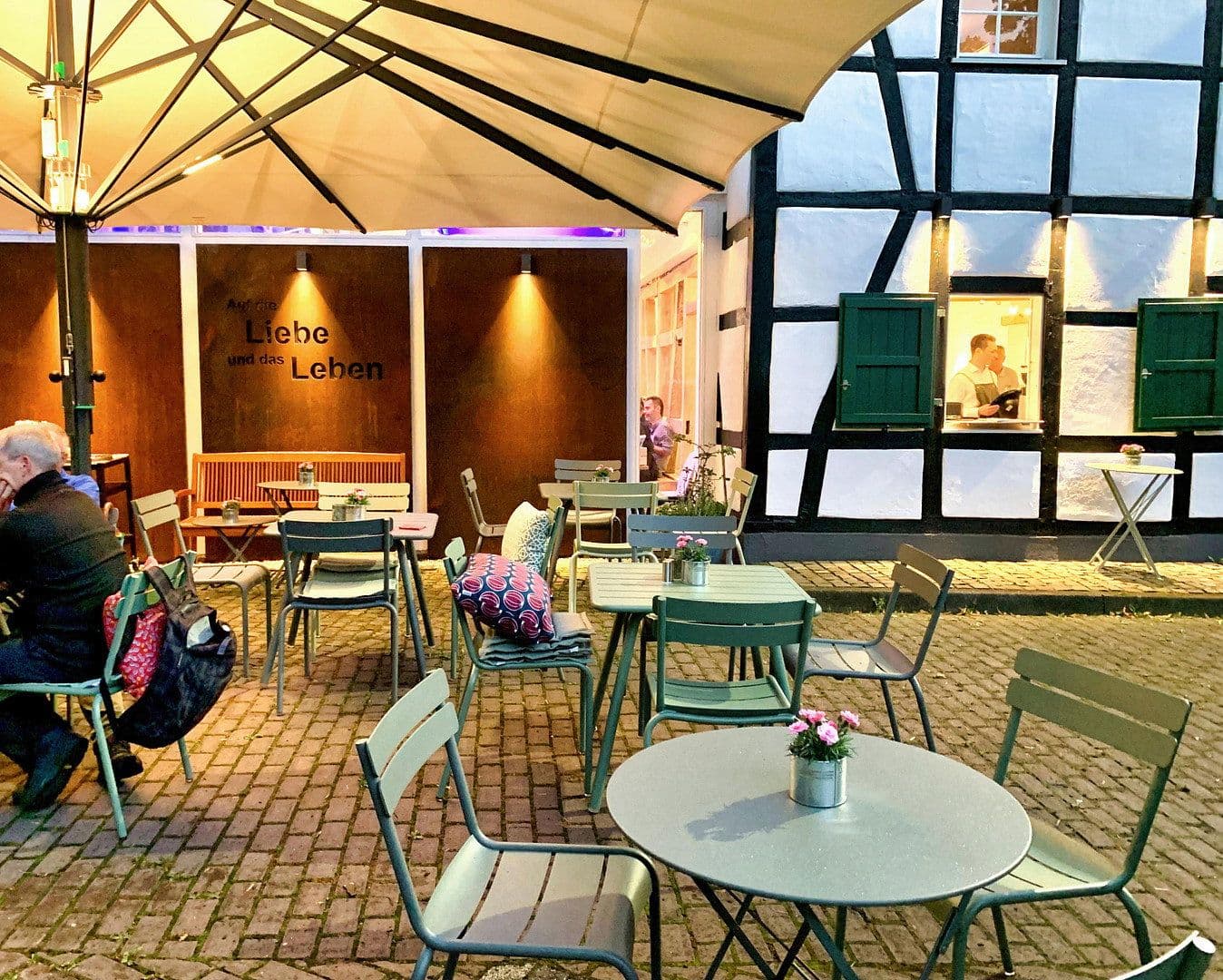Prodej domu 375 m², pozemek 388 m², Bergisch Gladbach, Severní Porýní-Vestfálsko Prodej domu 375 m², pozemek 388 m², Bergisch Gladbach, Severní Porýní-Vestfálsko