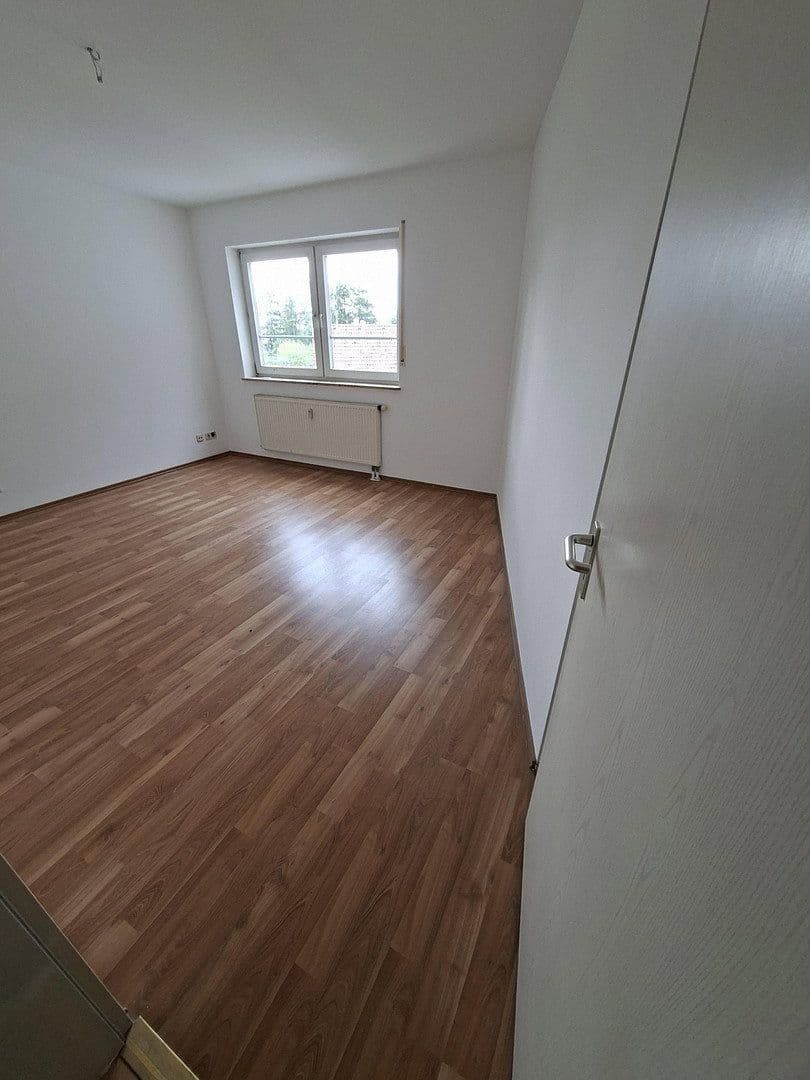 Pronájem bytu 3+1 88 m², Am Rathaus 2/ Friedhofstrasse 1, Kist, Bavorsko Pronájem bytu 3+1 88 m², Am Rathaus 2/ Friedhofstrasse 1, Kist, Bavorsko