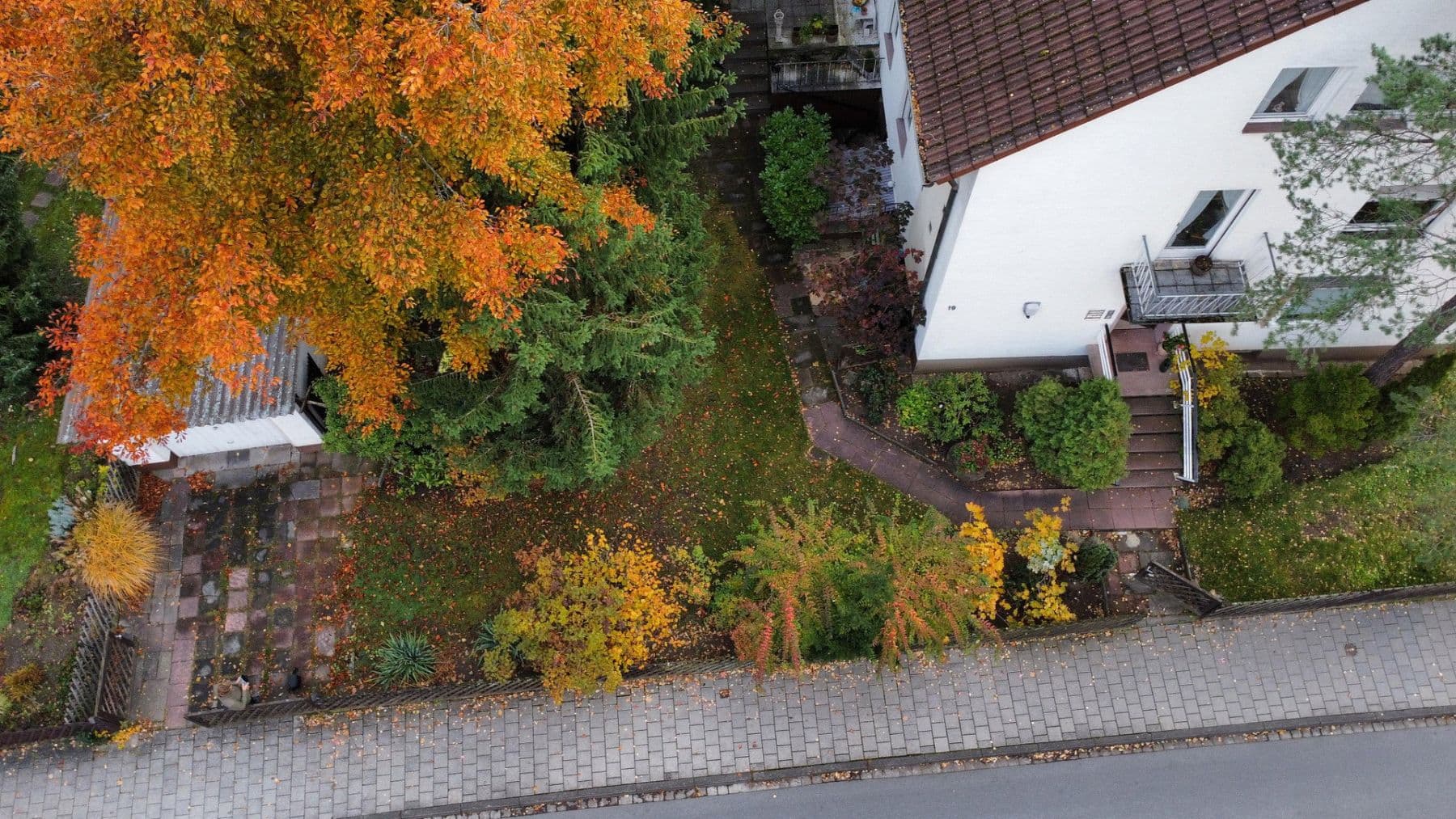 Prodej domu 240 m², pozemek 500 m², Marienbader Straße, Erlangen, Bavorsko Prodej domu 240 m², pozemek 500 m², Marienbader Straße, Erlangen, Bavorsko