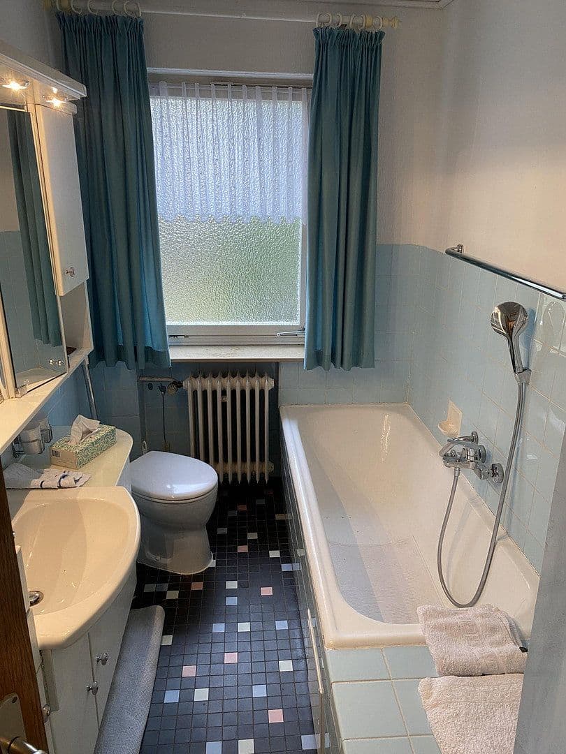 Prodej domu 240 m², pozemek 500 m², Marienbader Straße, Erlangen, Bavorsko Prodej domu 240 m², pozemek 500 m², Marienbader Straße, Erlangen, Bavorsko
