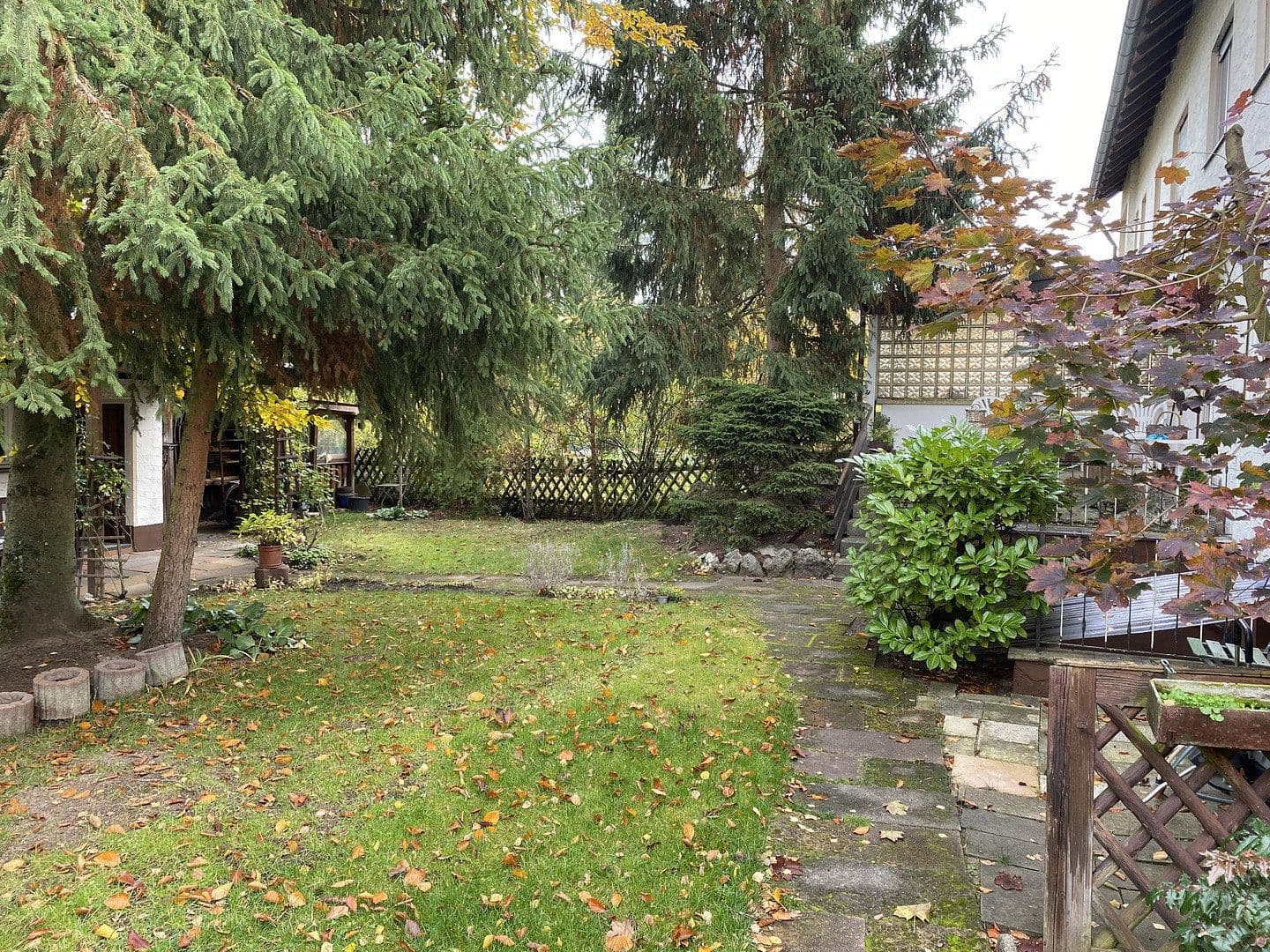 Prodej domu 240 m², pozemek 500 m², Marienbader Straße, Erlangen, Bavorsko Prodej domu 240 m², pozemek 500 m², Marienbader Straße, Erlangen, Bavorsko