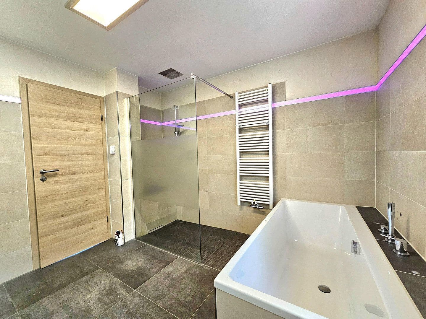 Pronájem bytu 3+kk 155 m², Feldstraße 3, Bad Soden-Salmünster, Hessen Pronájem bytu 3+kk 155 m², Feldstraße 3, Bad Soden-Salmünster, Hessen