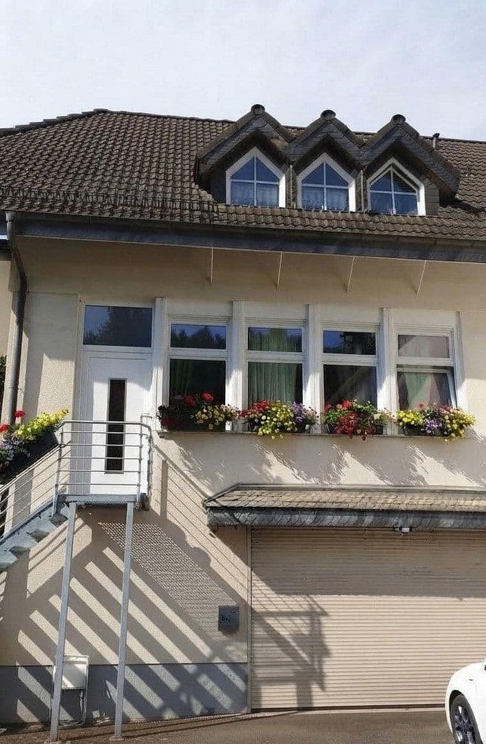 Prodej domu 240 m², pozemek 597 m², Reichshof, Severní Porýní-Vestfálsko Prodej domu 240 m², pozemek 597 m², Reichshof, Severní Porýní-Vestfálsko