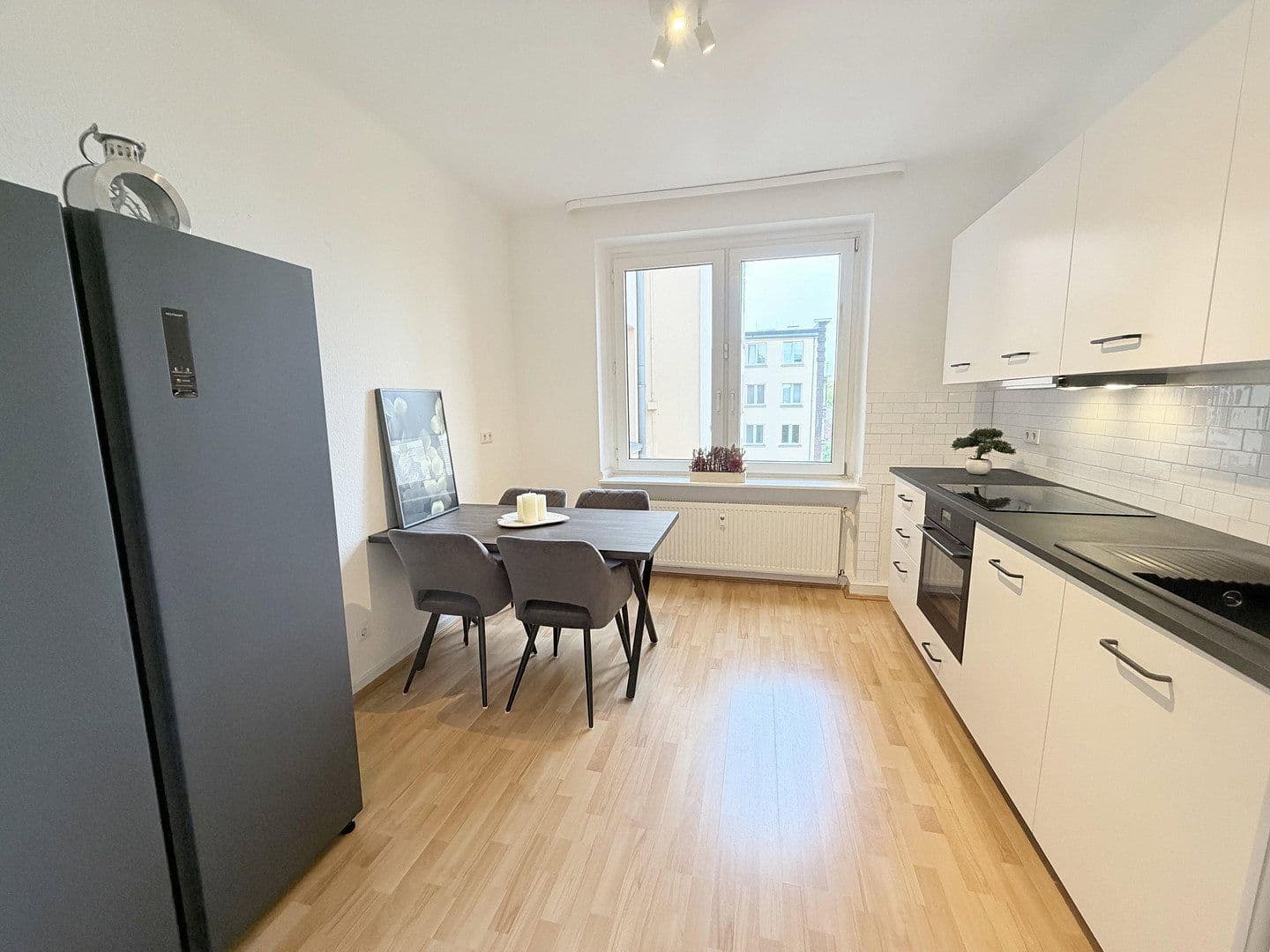Pronájem bytu 95 m², Uerdinger Str., Düsseldorf, Severní Porýní-Vestfálsko Pronájem bytu 95 m², Uerdinger Str., Düsseldorf, Severní Porýní-Vestfálsko