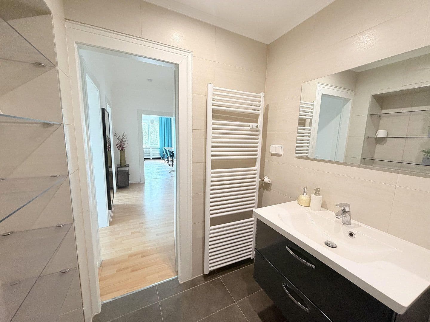 Pronájem bytu 95 m², Uerdinger Str., Düsseldorf, Severní Porýní-Vestfálsko Pronájem bytu 95 m², Uerdinger Str., Düsseldorf, Severní Porýní-Vestfálsko