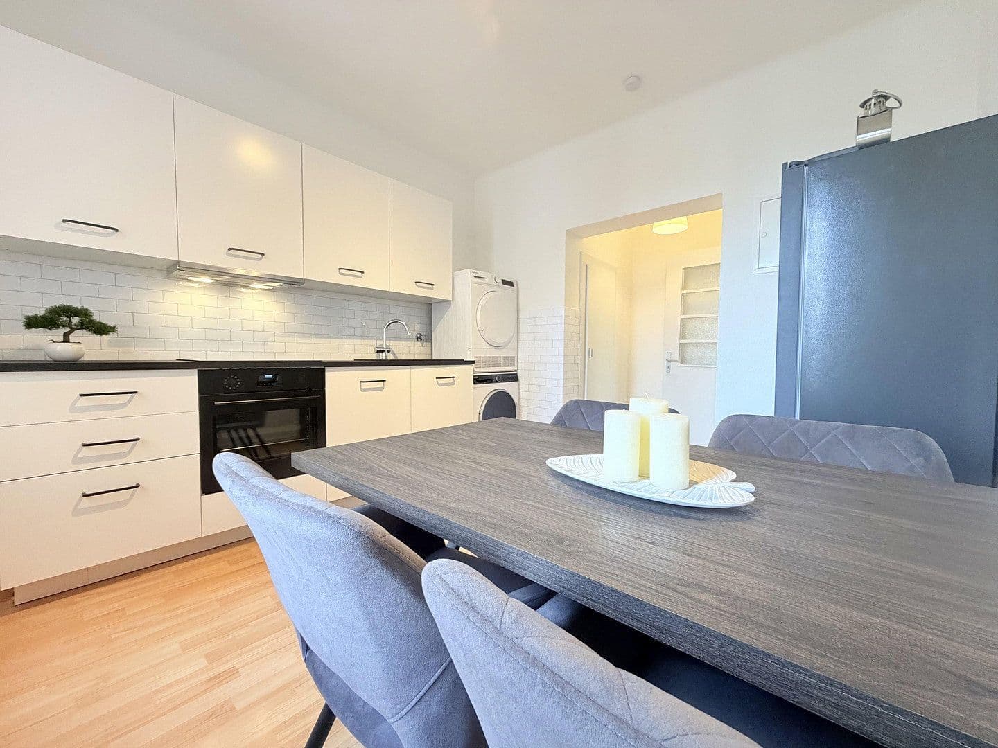 Pronájem bytu 95 m², Uerdinger Str., Düsseldorf, Severní Porýní-Vestfálsko Pronájem bytu 95 m², Uerdinger Str., Düsseldorf, Severní Porýní-Vestfálsko