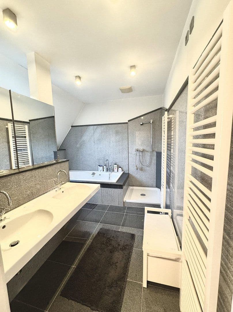 Prodej domu 280 m², pozemek 3.750 m², Bremen, Bremen Prodej domu 280 m², pozemek 3.750 m², Bremen, Bremen