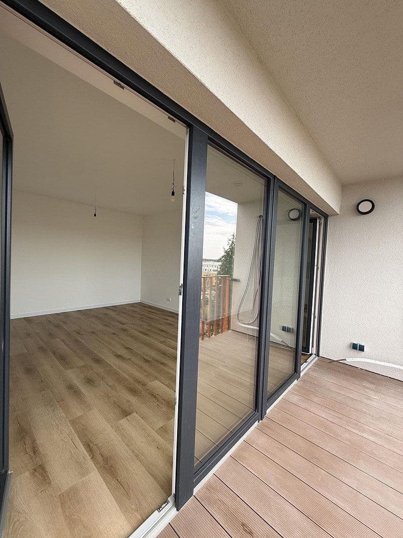 Pronájem bytu 4+1 110 m², Alt-Biesdorf 49, Berlin, Berlín Pronájem bytu 4+1 110 m², Alt-Biesdorf 49, Berlin, Berlín