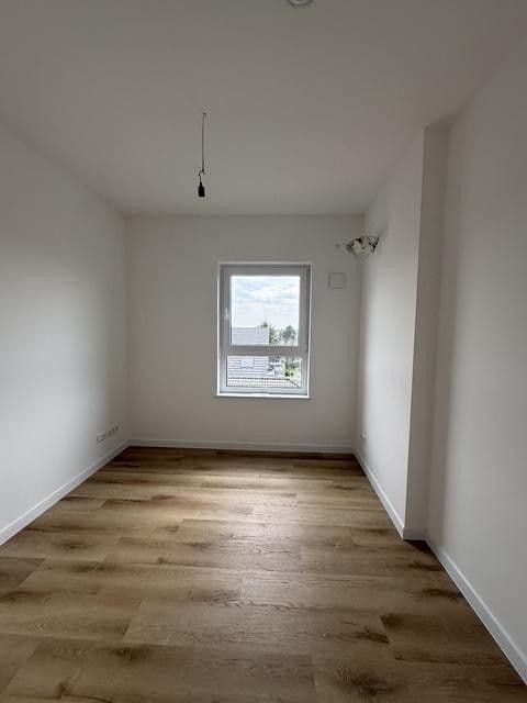 Pronájem bytu 4+1 110 m², Alt-Biesdorf 49, Berlin, Berlín Pronájem bytu 4+1 110 m², Alt-Biesdorf 49, Berlin, Berlín