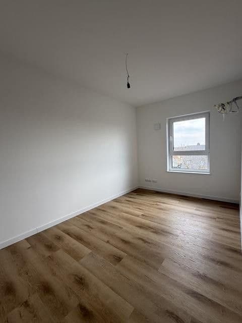 Pronájem bytu 4+1 110 m², Alt-Biesdorf 49, Berlin, Berlín Pronájem bytu 4+1 110 m², Alt-Biesdorf 49, Berlin, Berlín