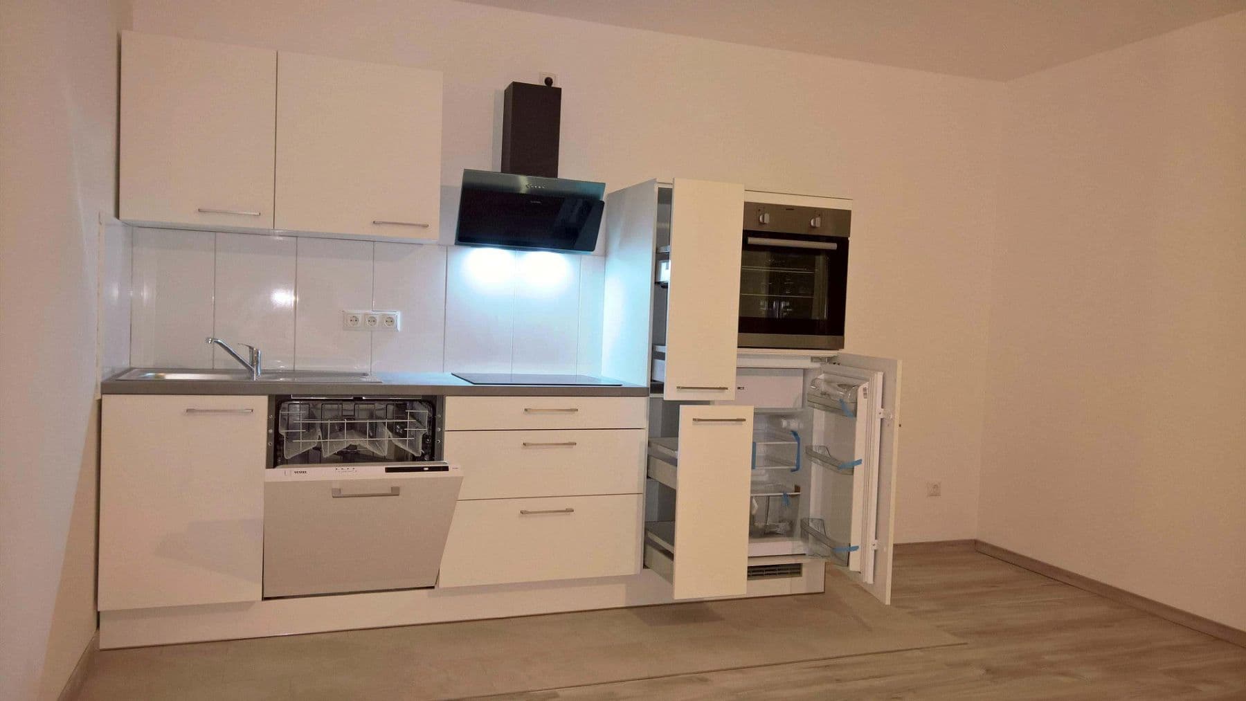 Pronájem bytu 3+1 60 m², Kelsterbach, Hessen Pronájem bytu 3+1 60 m², Kelsterbach, Hessen
