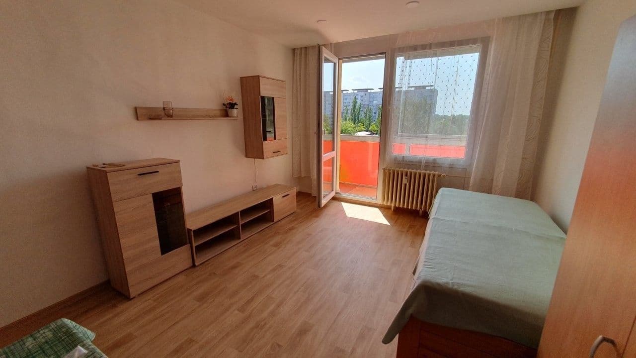Pronájem bytu 1+kk 32 m², Jana Masaryka, Hradec Králové, Královéhradecký kraj Pronájem bytu 1+kk 32 m², Jana Masaryka, Hradec Králové, Královéhradecký kraj