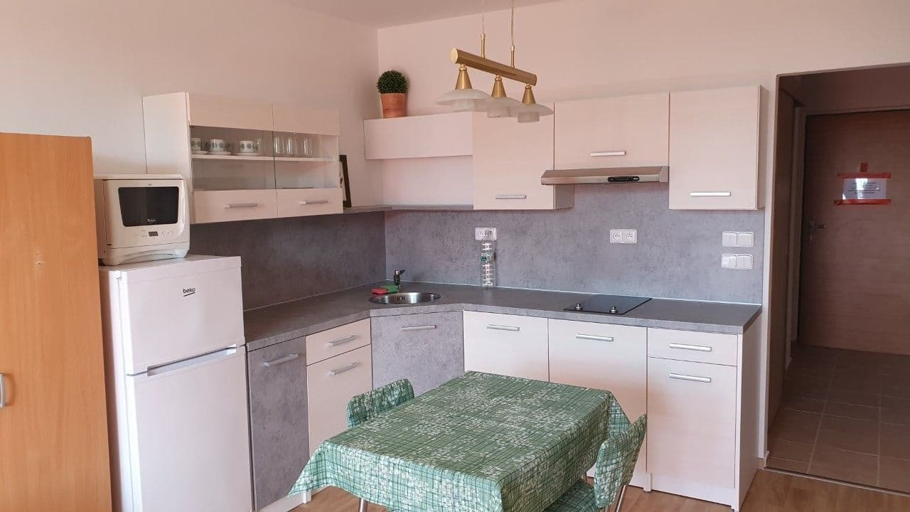 Pronájem bytu 1+kk 32 m², Jana Masaryka, Hradec Králové, Královéhradecký kraj Pronájem bytu 1+kk 32 m², Jana Masaryka, Hradec Králové, Královéhradecký kraj