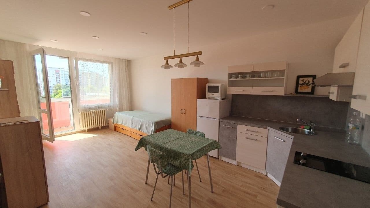 Pronájem bytu 1+kk 32 m², Jana Masaryka, Hradec Králové, Královéhradecký kraj Pronájem bytu 1+kk 32 m², Jana Masaryka, Hradec Králové, Královéhradecký kraj