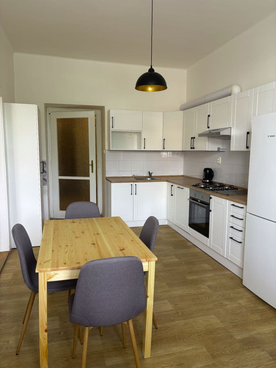 Pronájem bytu 2+1 65 m², Jiráskova, Pardubice, Pardubický kraj Pronájem bytu 2+1 65 m², Jiráskova, Pardubice, Pardubický kraj