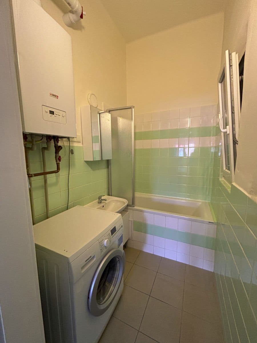 Pronájem bytu 2+1 65 m², Jiráskova, Pardubice, Pardubický kraj Pronájem bytu 2+1 65 m², Jiráskova, Pardubice, Pardubický kraj