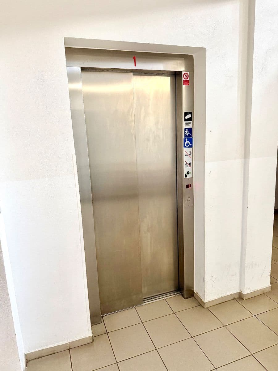 Prodej bytu 2+kk 44 m², Sokolovská, Čelákovice, Středočeský kraj Prodej bytu 2+kk 44 m², Sokolovská, Čelákovice, Středočeský kraj