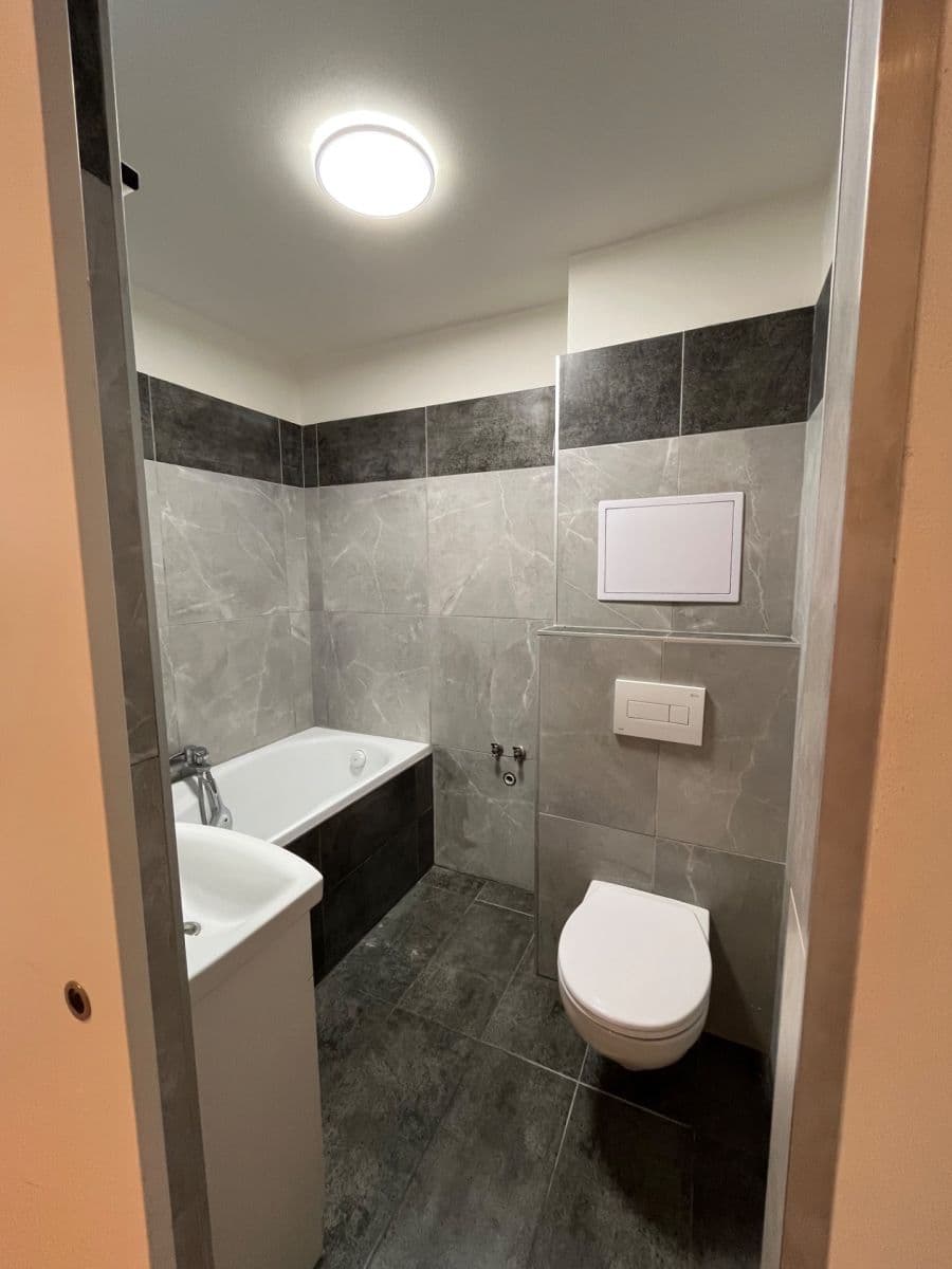 Pronájem bytu 2+1 45 m², Spojovací, Milovice, Středočeský kraj Pronájem bytu 2+1 45 m², Spojovací, Milovice, Středočeský kraj