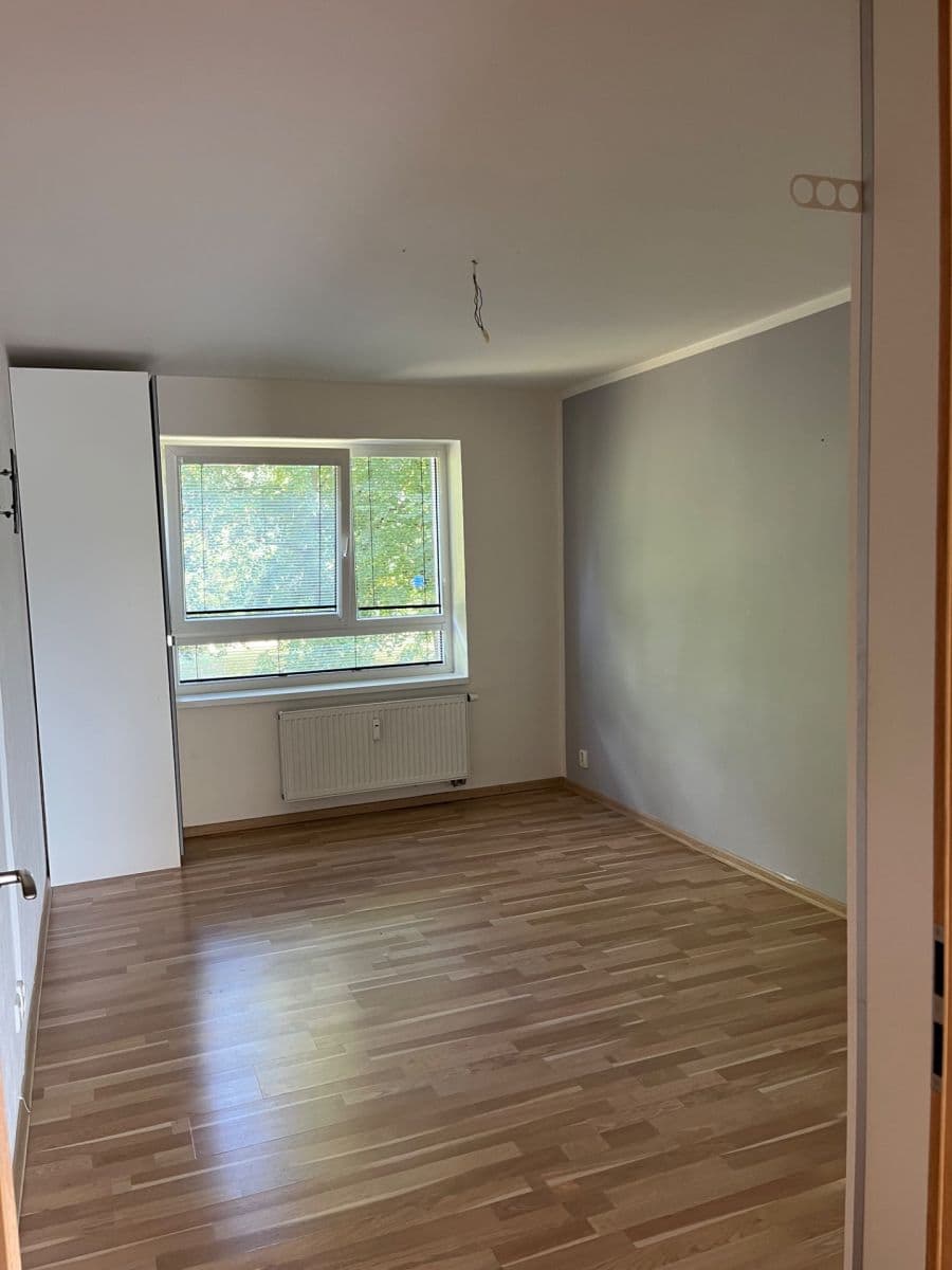 Pronájem bytu 2+1 45 m², Spojovací, Milovice, Středočeský kraj Pronájem bytu 2+1 45 m², Spojovací, Milovice, Středočeský kraj