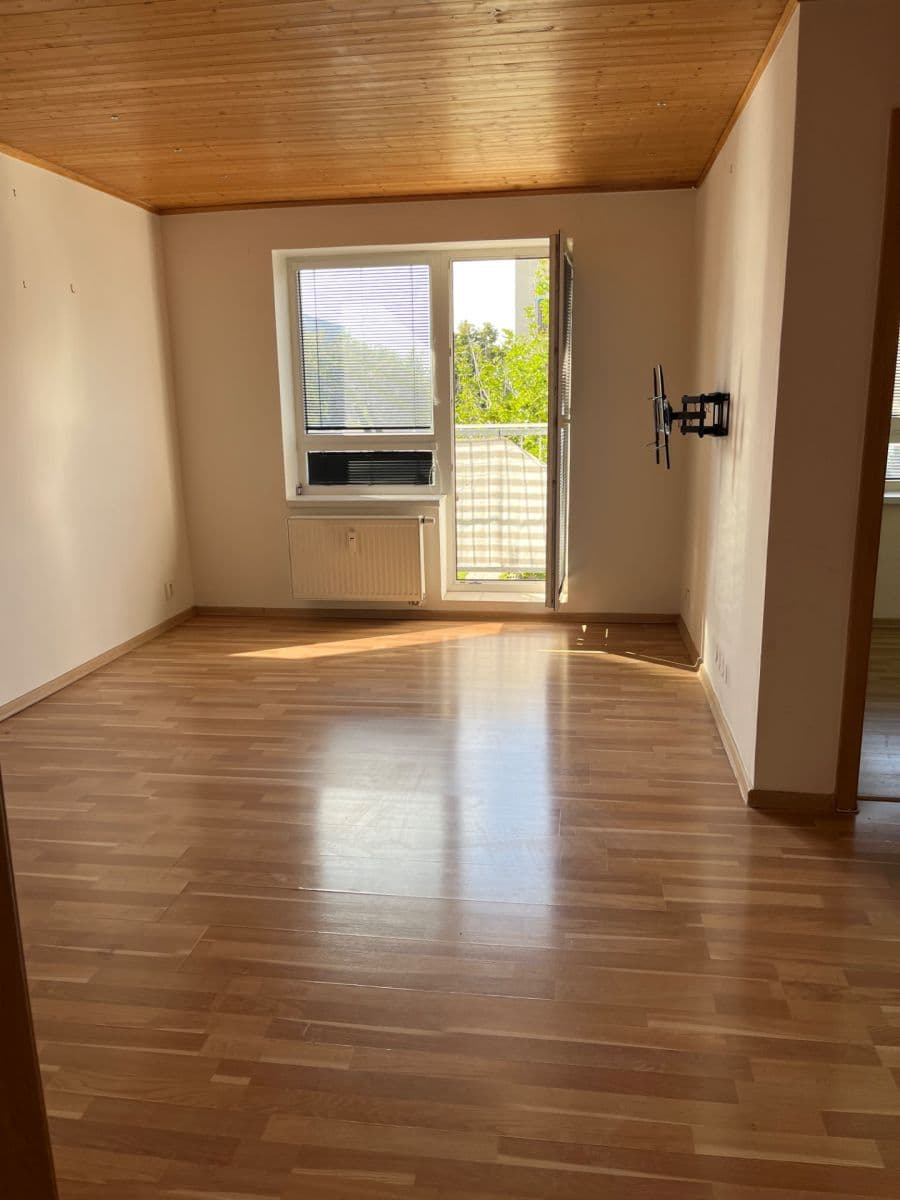 Pronájem bytu 2+1 45 m², Spojovací, Milovice, Středočeský kraj Pronájem bytu 2+1 45 m², Spojovací, Milovice, Středočeský kraj