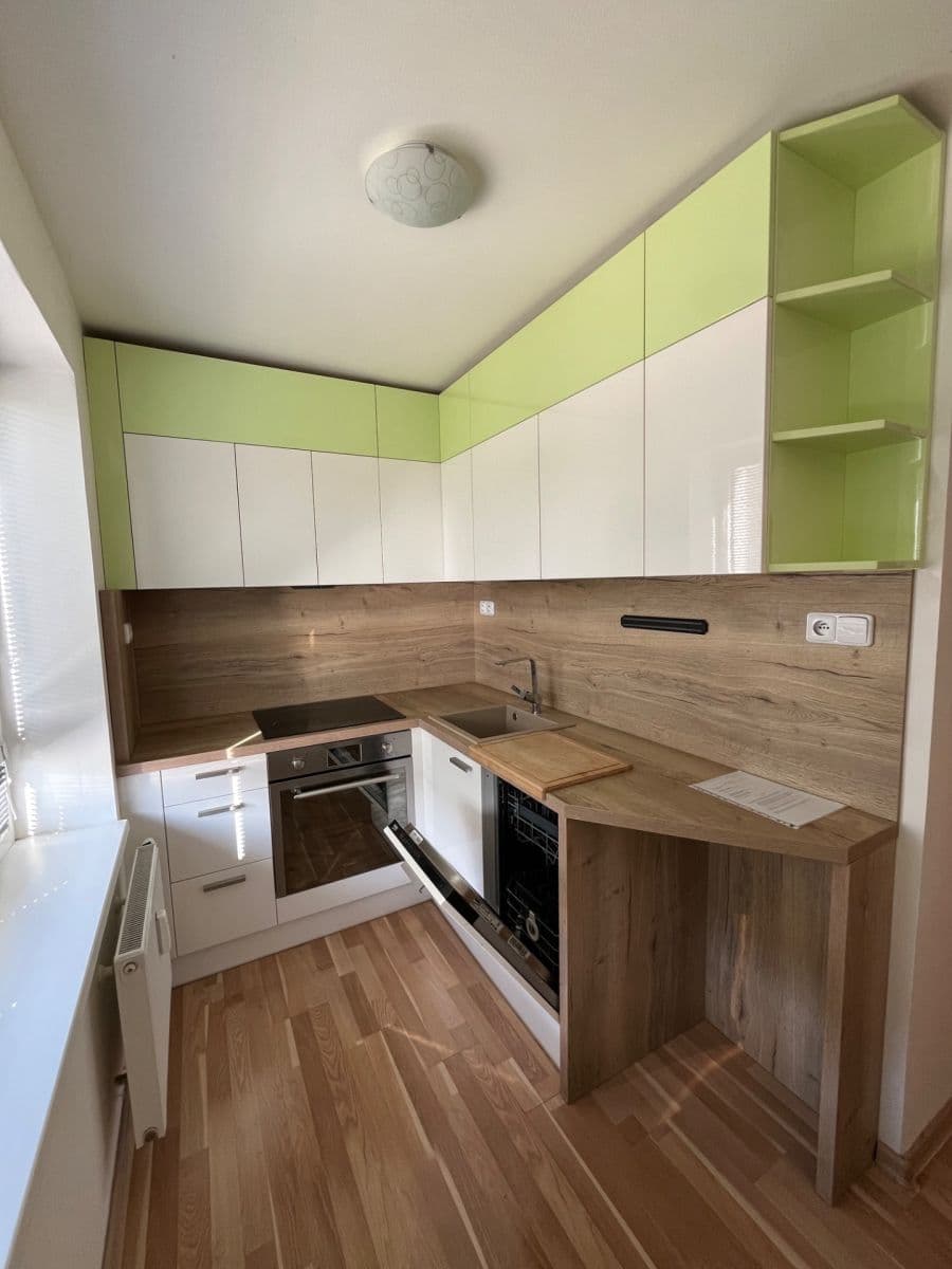 Pronájem bytu 2+1 45 m², Spojovací, Milovice, Středočeský kraj Pronájem bytu 2+1 45 m², Spojovací, Milovice, Středočeský kraj