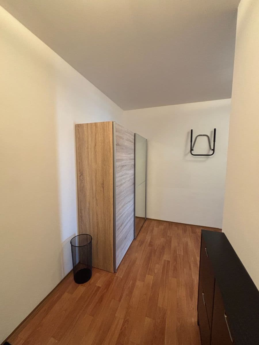 Pronájem bytu 1+kk 37 m², Podkovářská, Praha, Praha Pronájem bytu 1+kk 37 m², Podkovářská, Praha, Praha
